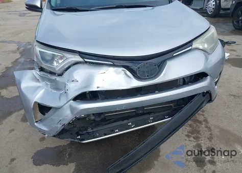 2016 Toyota Rav4 Xle z USA, uszkodzony, nr VIN 2T3RFREV1GW460935